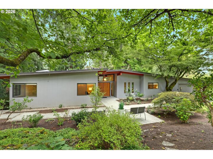 Property Photo:  4304 SW 36th Pl  OR 97221 