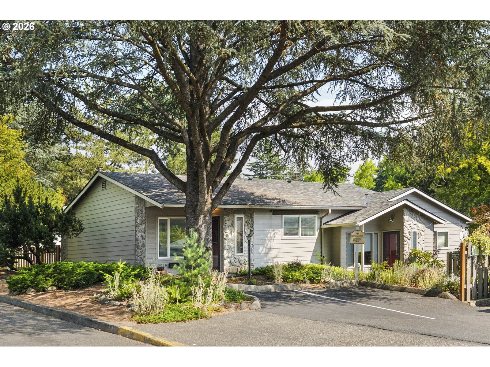 Property Photo: 3018 SW Carson St OR 97219