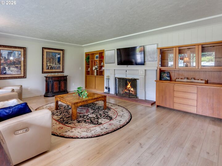 Property Photo:  10210 SW Crestwood Ct  OR 97008 