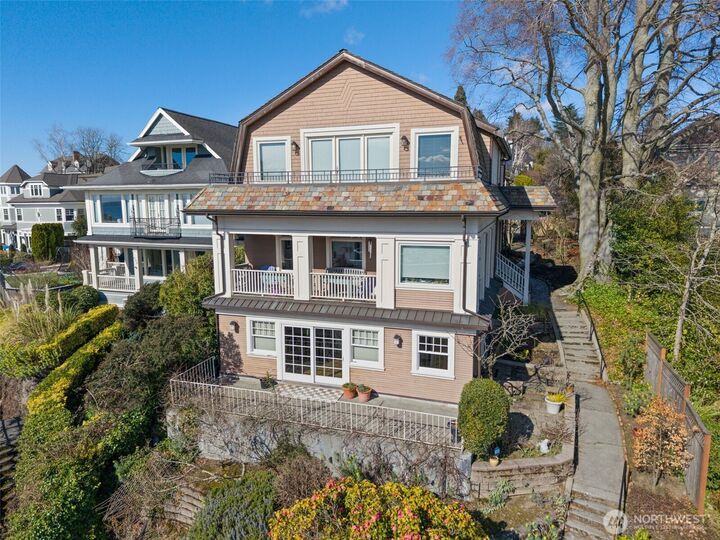 Property Photo:  604 W Kinnear Place  WA 98119 