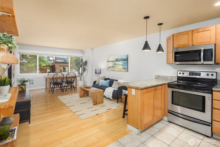 Property Photo:  705 E Republican Street 102  WA 98102 