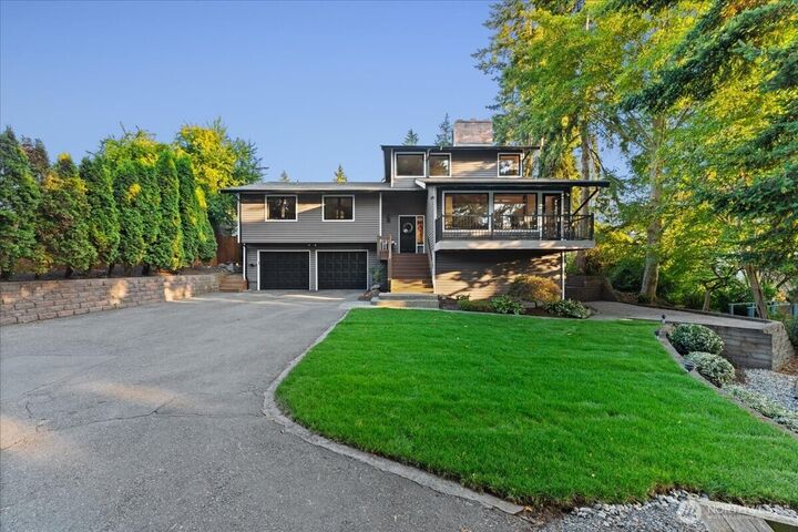 Property Photo:  807  7th Avenue N  WA 98020 