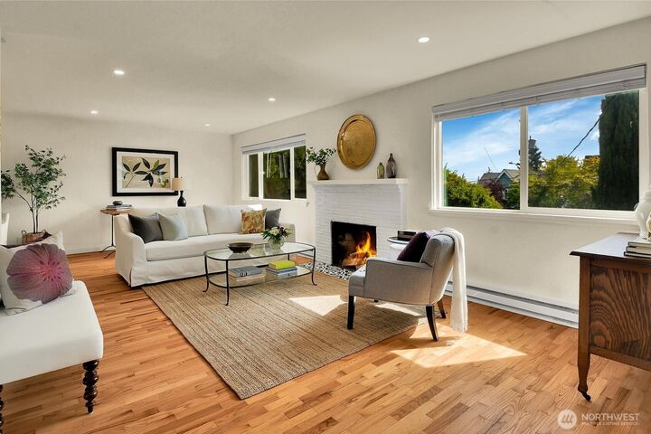 Property Photo: 2353 Federal Avenue E WA 98102