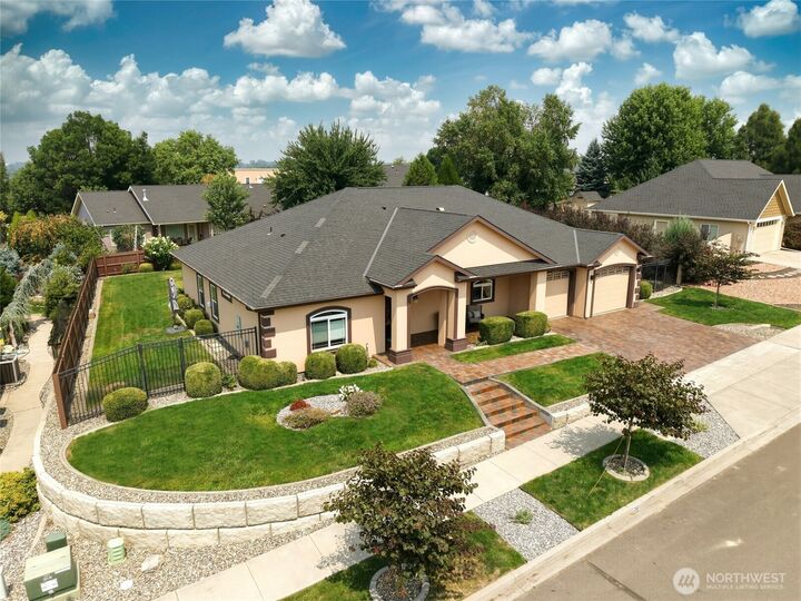 Property Photo: 260 Coyote Ridge Drive WA 99362