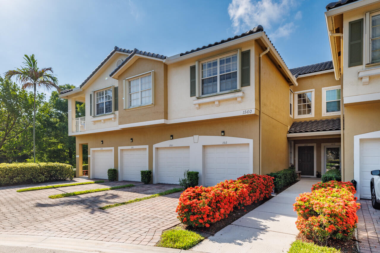 Property Photo:  1560 SE Sheffield Terrace 102  FL 34994 