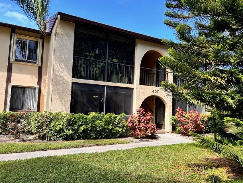 Property Photo: 407 Pine Glen Lane B-1 FL 33463