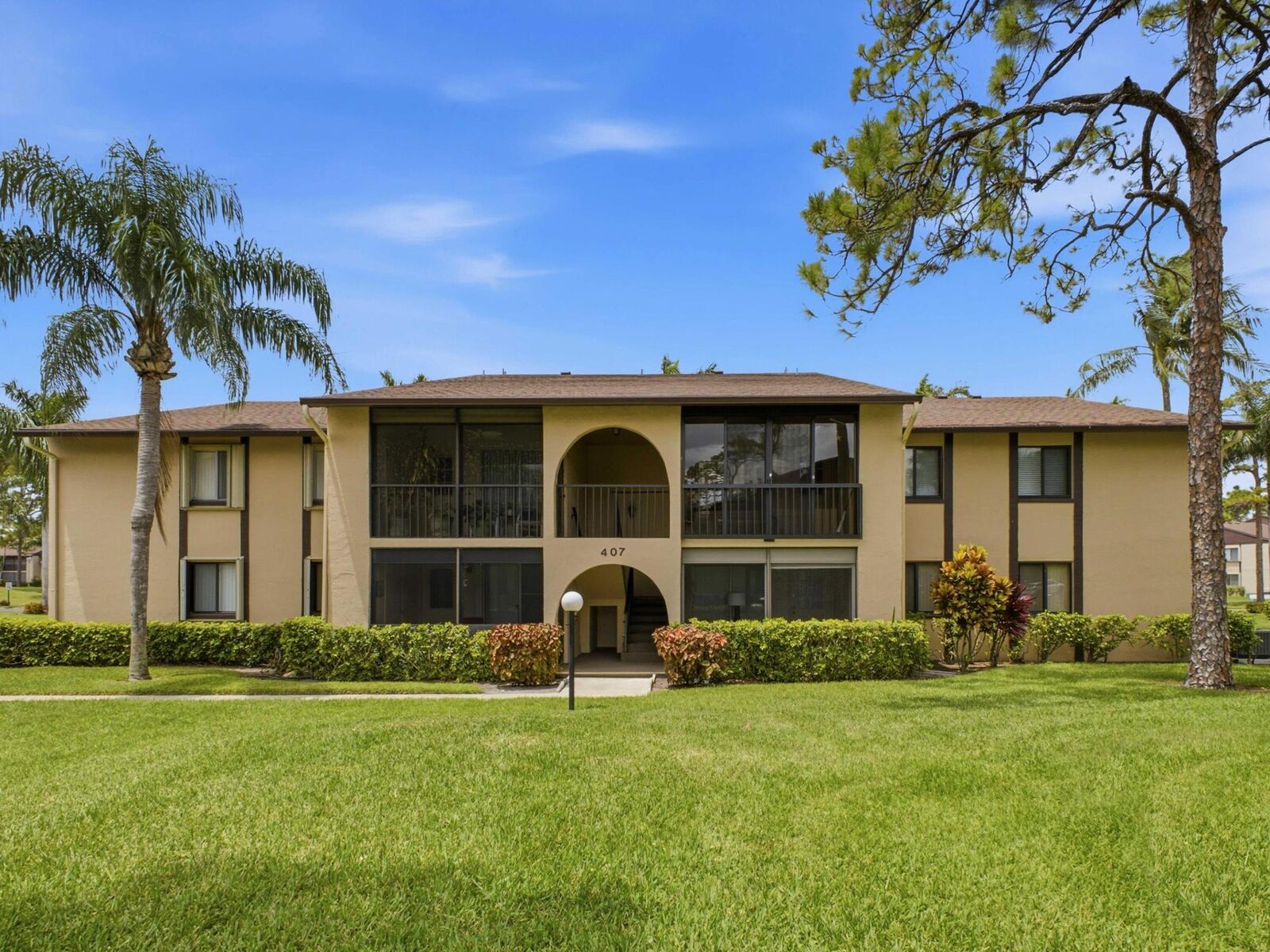 Property Photo:  407 Pine Glen Lane B-1  FL 33463 