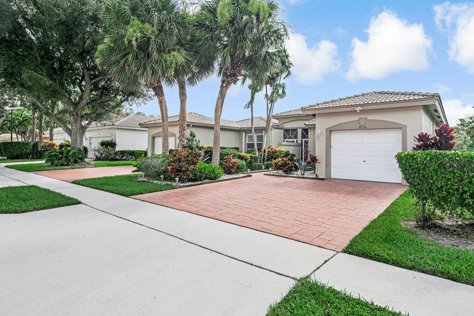 Property Photo: 9636 Crescent View Drive N FL 33437