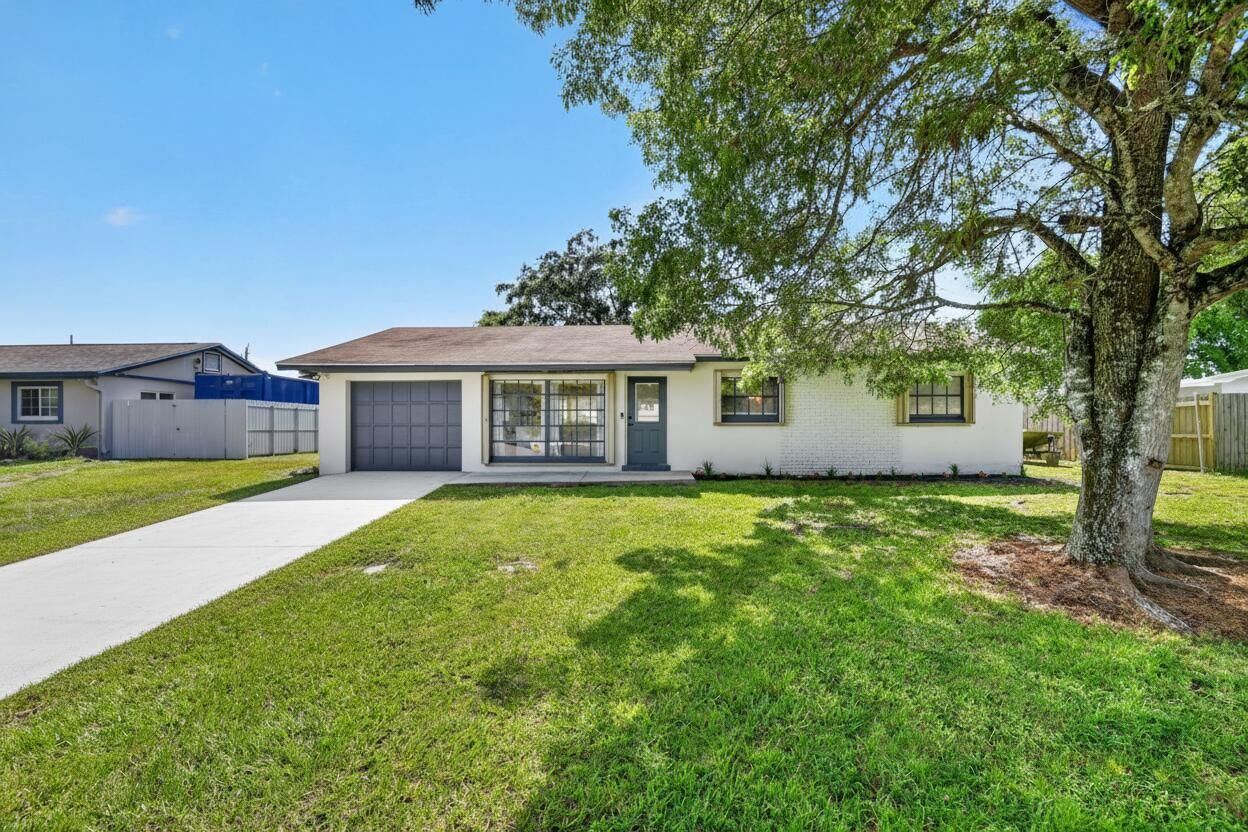 Property Photo: 432 W Shadyside Circle FL 33415