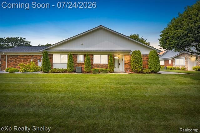 Property Photo:  762 Country Club Drive  MI 48082 