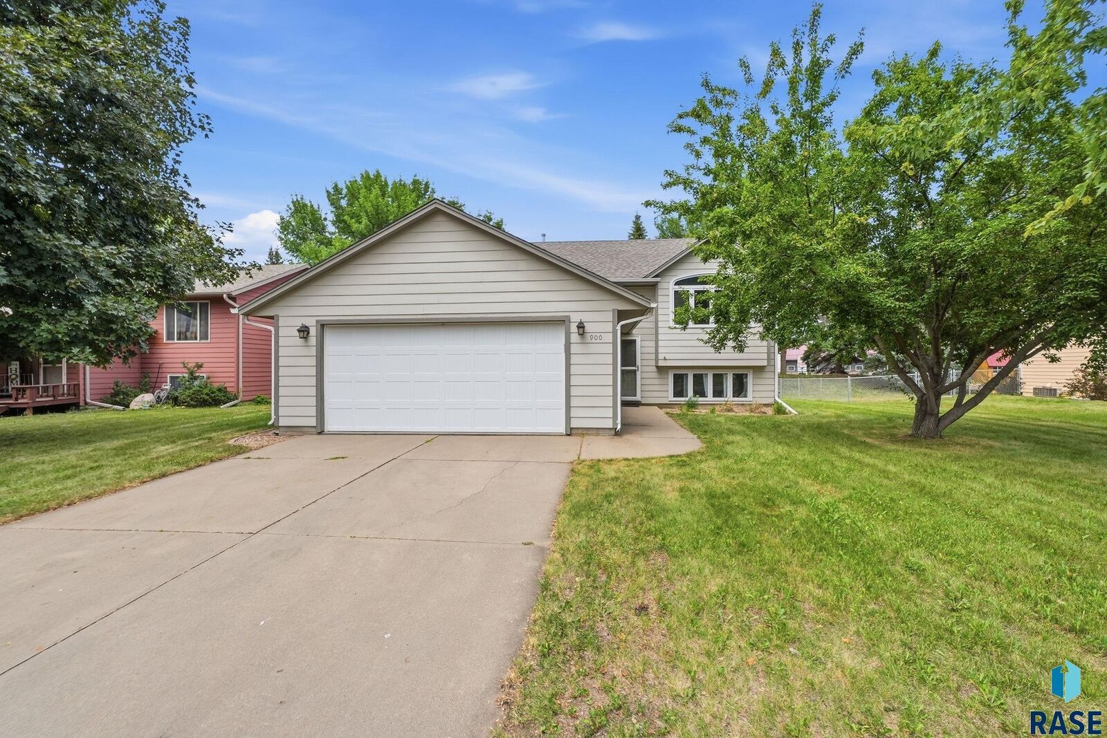 Property Photo: 900 E Magnolia Dr SD 57005-1056