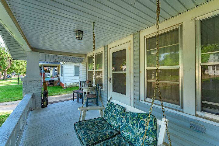 Property Photo: 661 N Estelle Ave KS 67214-4636