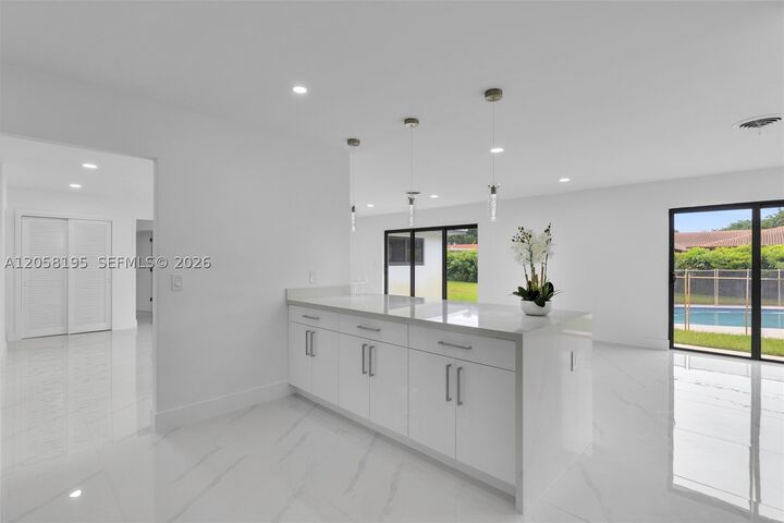 Property Photo: 6940 NW 6th St FL 33317