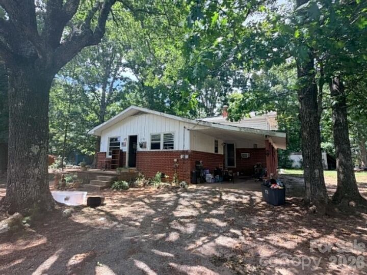 Property Photo: 1663 Harris Henrietta Road NC 28043