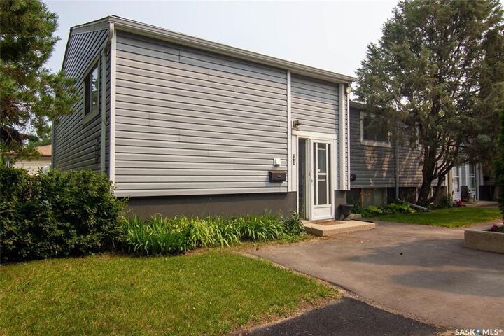 1625 Thompson Avenue — photo 1