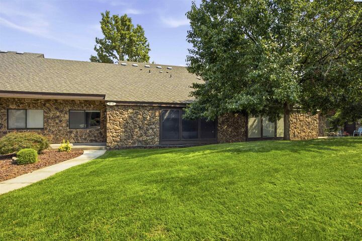 Property Photo:  4214 W Klamath Ave B-11  WA 99336 