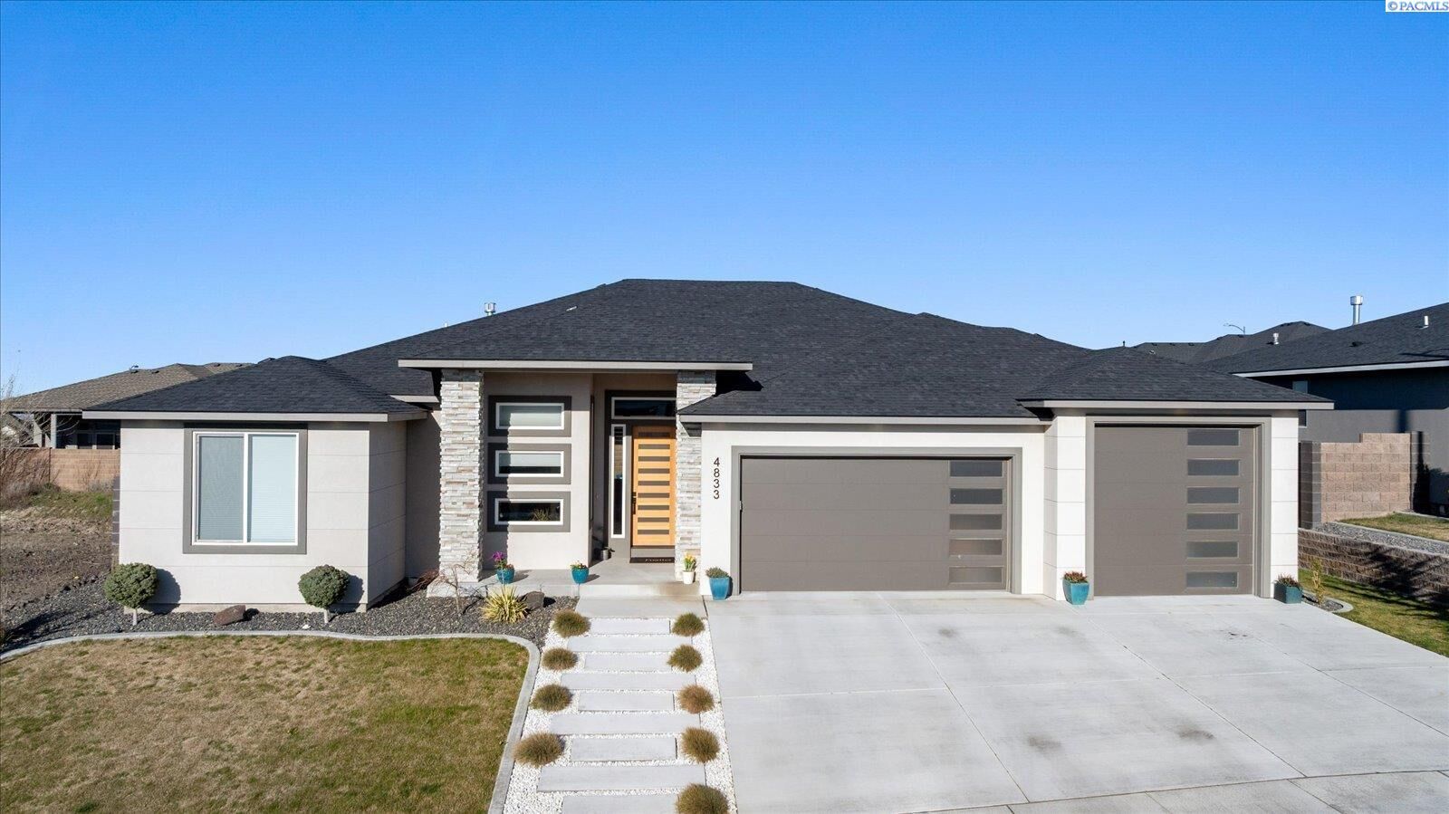 Property Photo: 4833 S Reed Street WA 99338