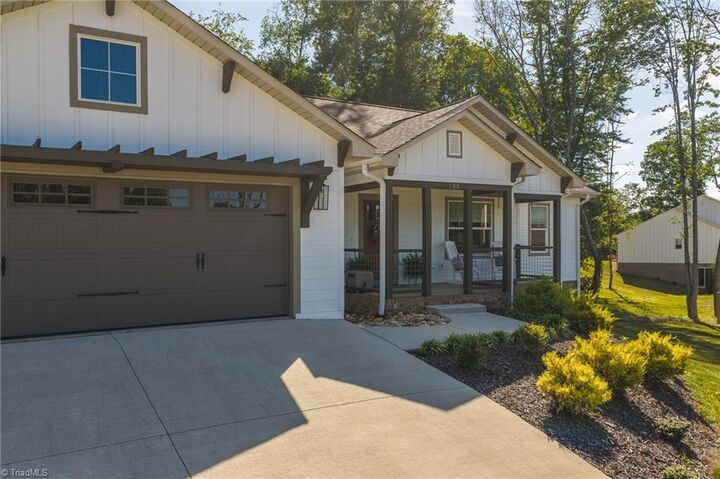 Property Photo: 133 Maplewood Court NC 28638