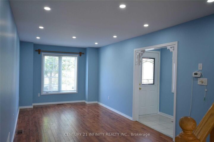 Property Photo:  5 Dusk Owl Drive  ON M1X 1Y1 