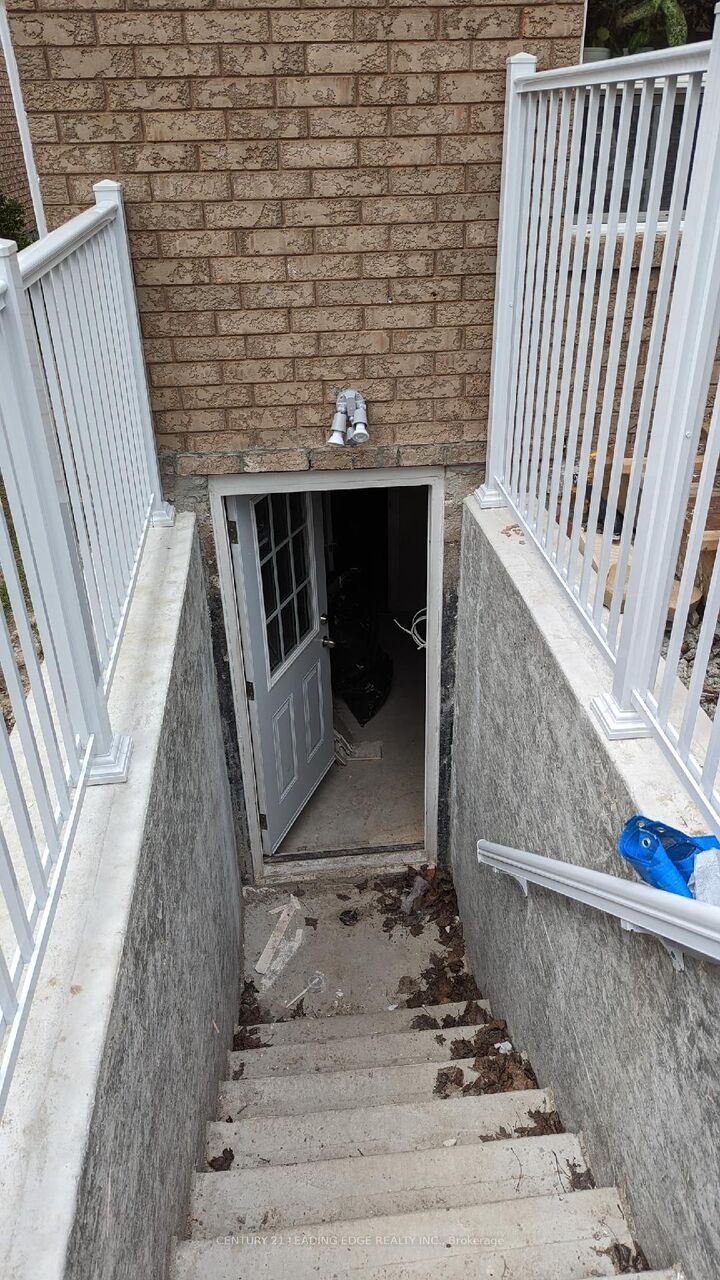 Property Photo:  5 Vintage Drive Basement  ON L1R 2M7 