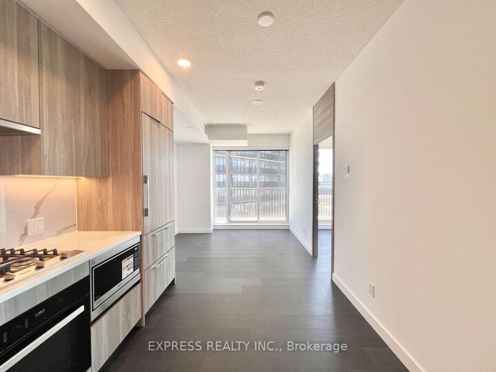 Property Photo: 68 Esther Shiner Boulevard 2005 ON M2K 0J6