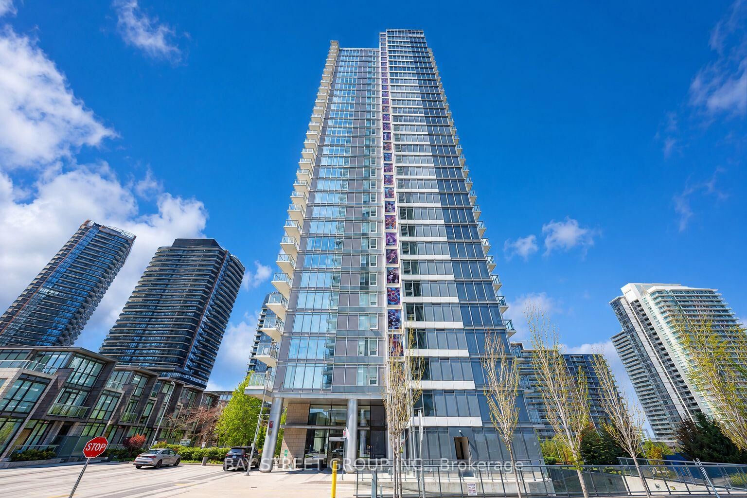 Property Photo: 121 McMahon Drive 2906 ON M2K 0C1