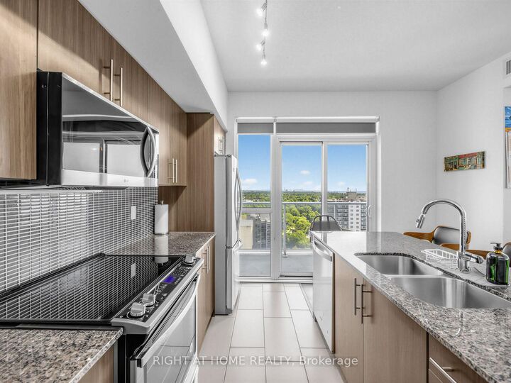 Property Photo: 55 Speers Road Lph04 (1804) ON L6K 0H9