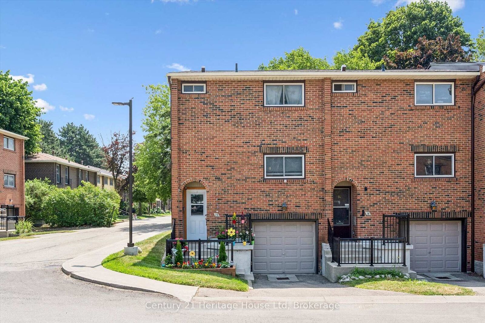 Photo de la propriété:  201 Silvercreek 15 Parkway N  ON N1H 3T4 