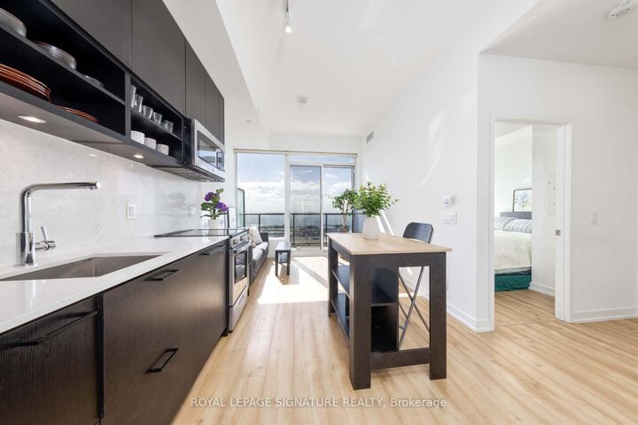 Property Photo: 135 East Liberty Street Ph9 ON M6K 0G7