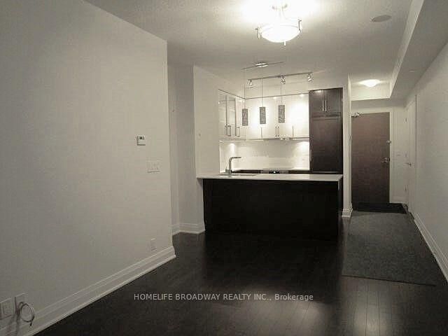 Property Photo:  21 Clairtrell Road 401  ON M2N 0G8 