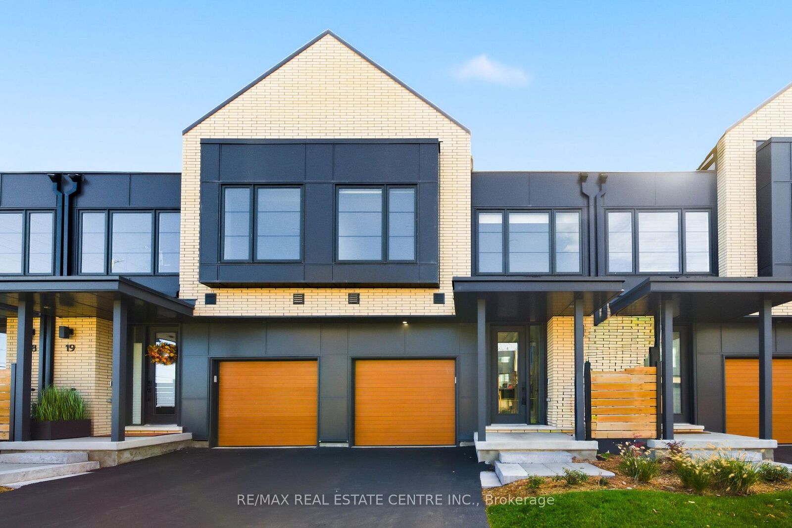 Property Photo: 2273 Turnberry Road 20 ON L7M 2B2