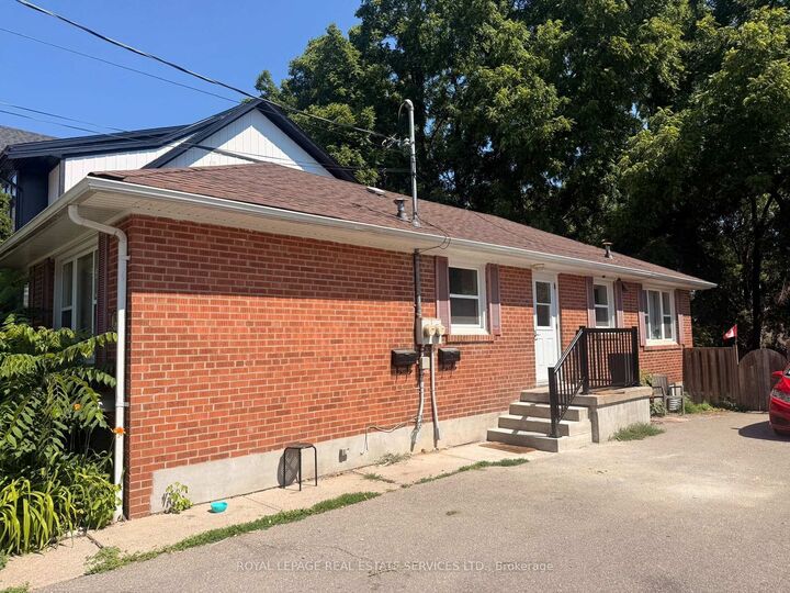 Photo de la propriété:  19 Academy Road 1  ON L7G 3N7 