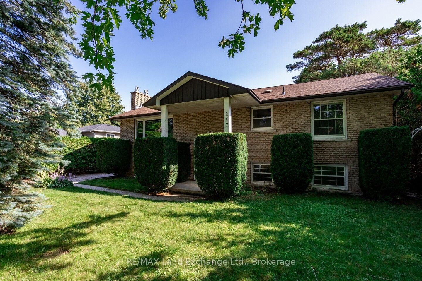 Property Photo: 257 Kingsway Street ON N2Z 1G2