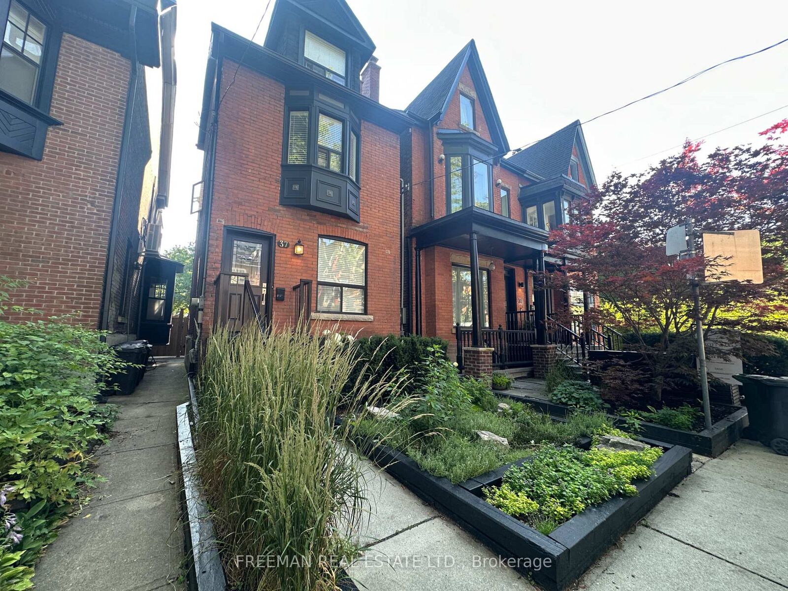Property Photo:  37 Grant Street  ON M4M 2H6 