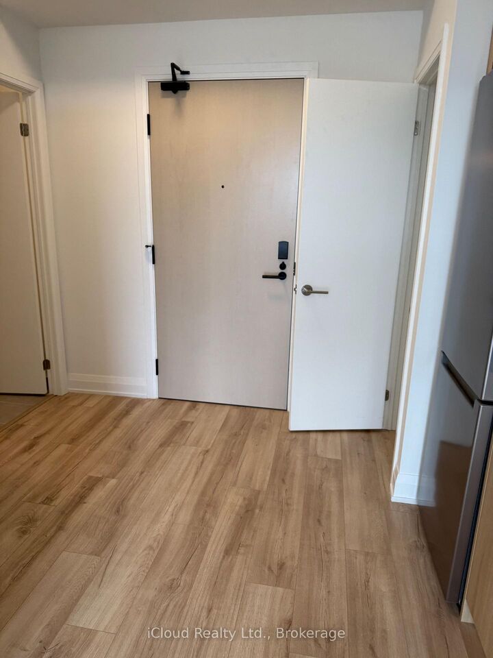Property Photo:  3250 Carding Mill Trail 305  ON L6M 5T3 