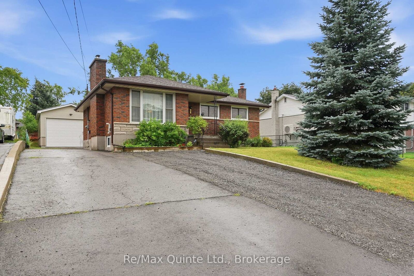 Property Photo: 87 Orchard Drive ON K8P 2K6