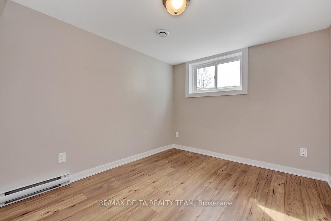 Property Photo:  2012 Haig Drive B  ON K1G 2K4 