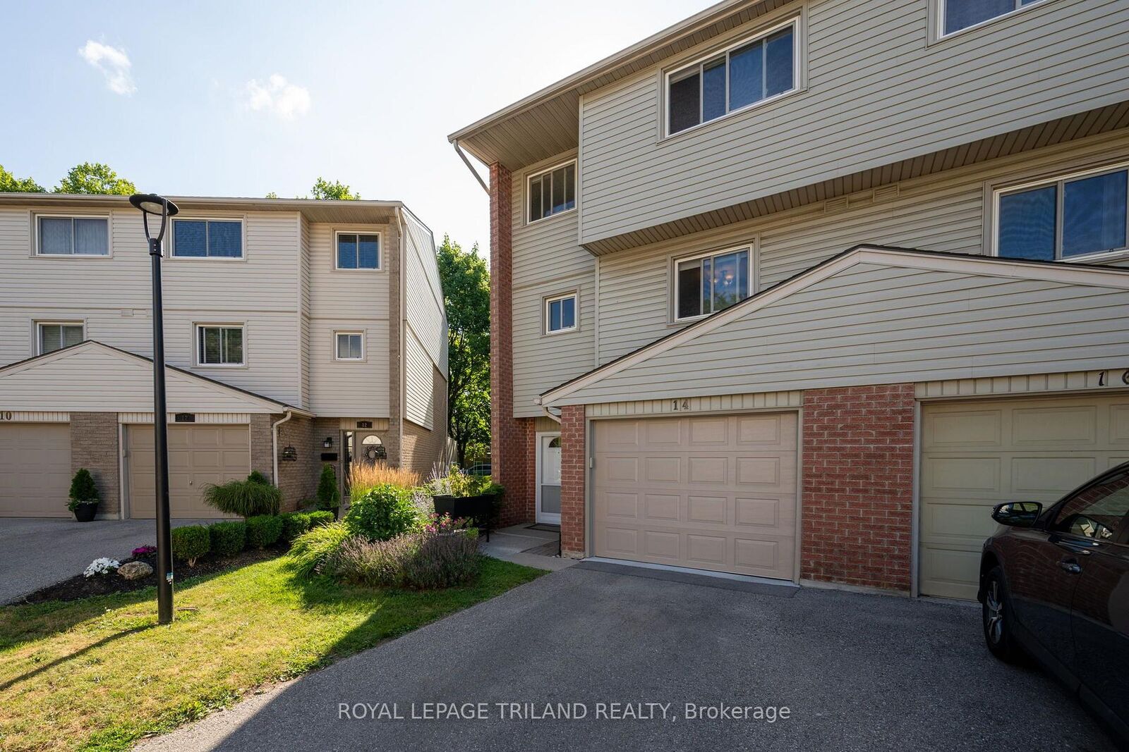 Property Photo:  300 Sandringham Crescent 14  ON N6C 5B4 
