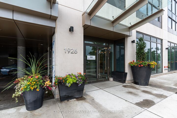 Property Photo:  1926 Lakeshore Boulevard 4010  ON M6S 1A2 