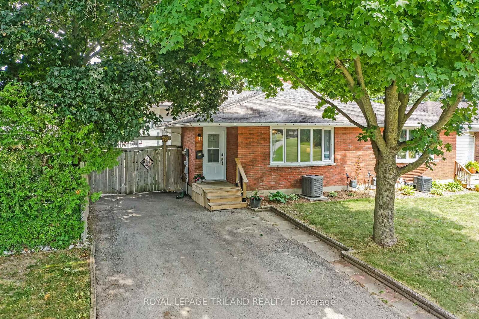 Property Photo:  73 Genevive Place  ON N5Y 4X2 
