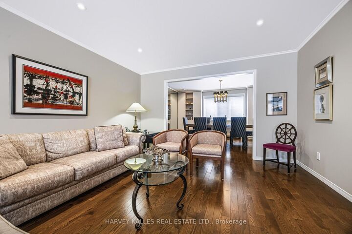 Property Photo:  23 Pinnacle Road  ON M2L 2V6 
