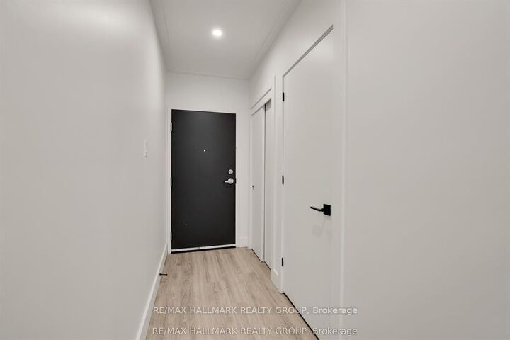 Property Photo: 368 Chapel Street 7 ON K1N 7Z6