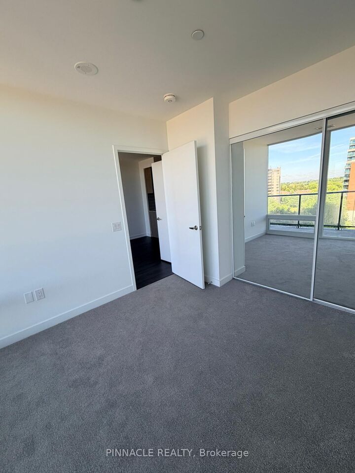 Photo de la propriété:  4010 Eglinton Ave W Avenue 801  ON M9A 0G5 