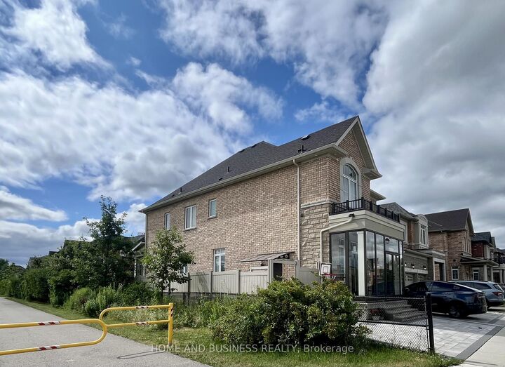 Property Photo:  152 Marvin Avenue  ON L6H 0Z7 