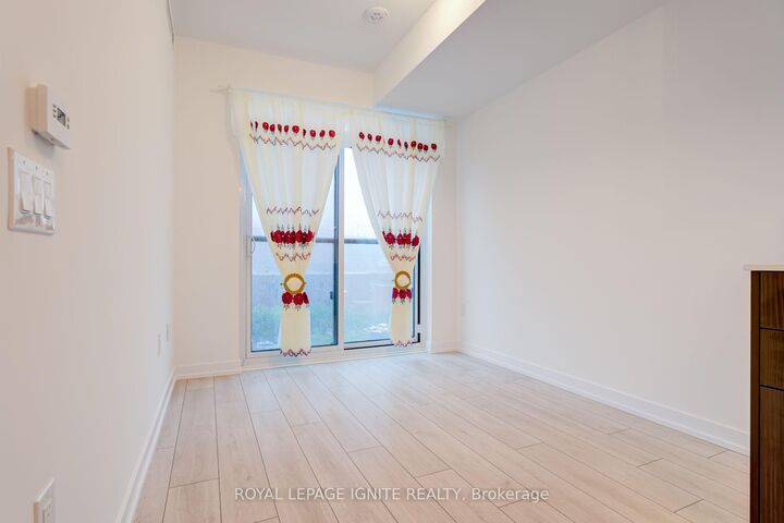 Property Photo:  500 Dupont Street 510  ON M6G 1Y7 