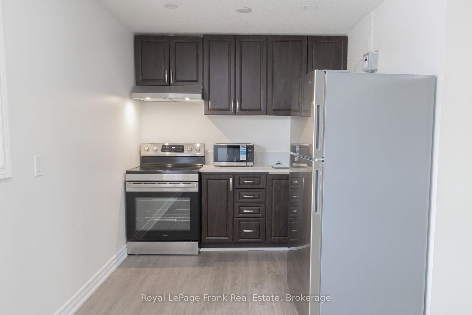 Property Photo:  86 Mary Street W 2  ON K9V 5G3 