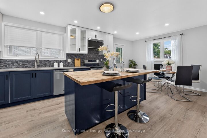 Property Photo:  7 Glenarden Crescent  ON K8P 2B9 