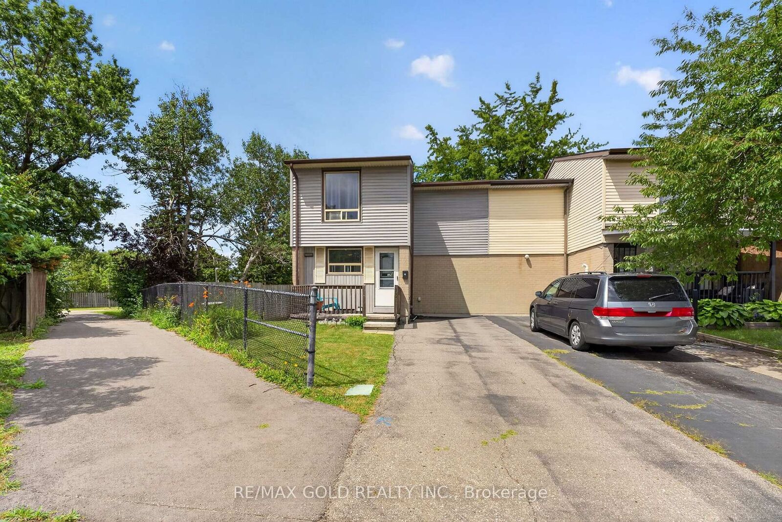 Property Photo: 13 Gold Pine Court ON L6S 2K6