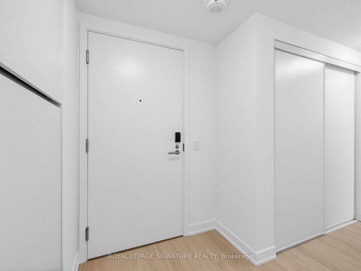 Property Photo:  15 David Salomon Drive 1311  ON M3C 1E7 