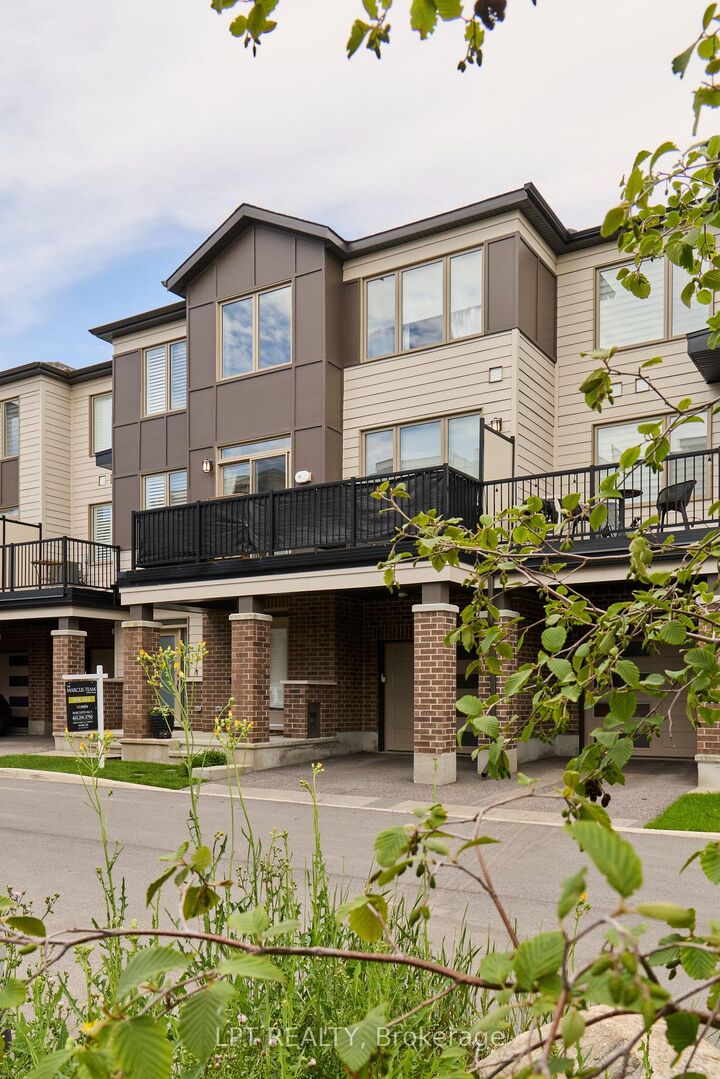 Property Photo:  815 Kiniw Private  ON K1K 4Z4 